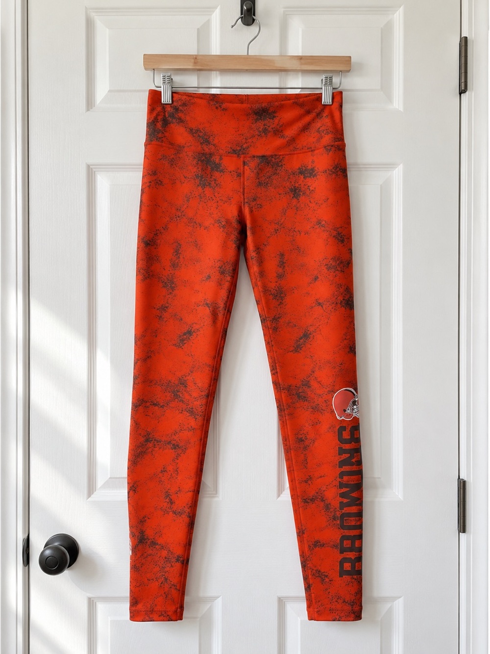 🏈 FOCO Cleveland Browns NFL Women’s Team Color Cloud Leggings – X-Large